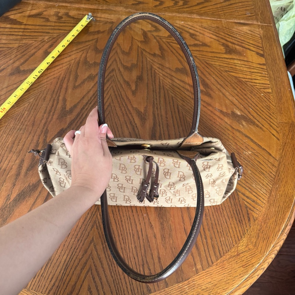 DOONEY & BOURKE DESIGNER PURSE TOTE BAG TAN BROWN #B6166940 duffle W/ HANDLE VTG - Picture 4 of 10